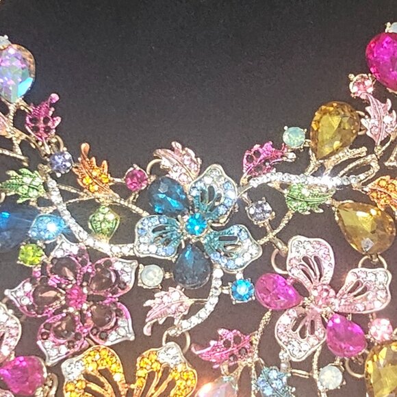 Statement Necklace - Picture 4 of 4